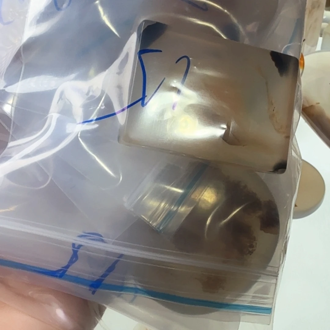 李***7玛瑙/玉髓未镶嵌珠宝半成品