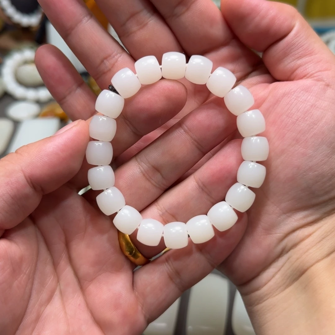 和田玉未镶嵌吊坠(赠链)