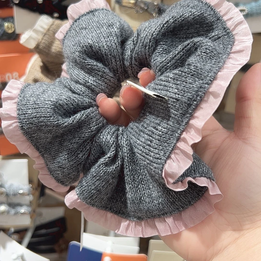 非金属粉边灰色发圈一个