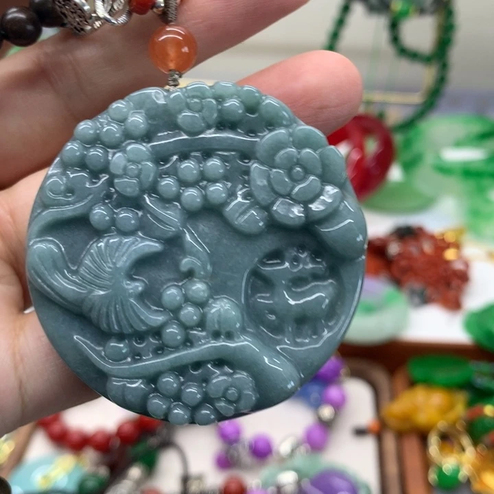 颈饰未镶嵌翡翠吊坠