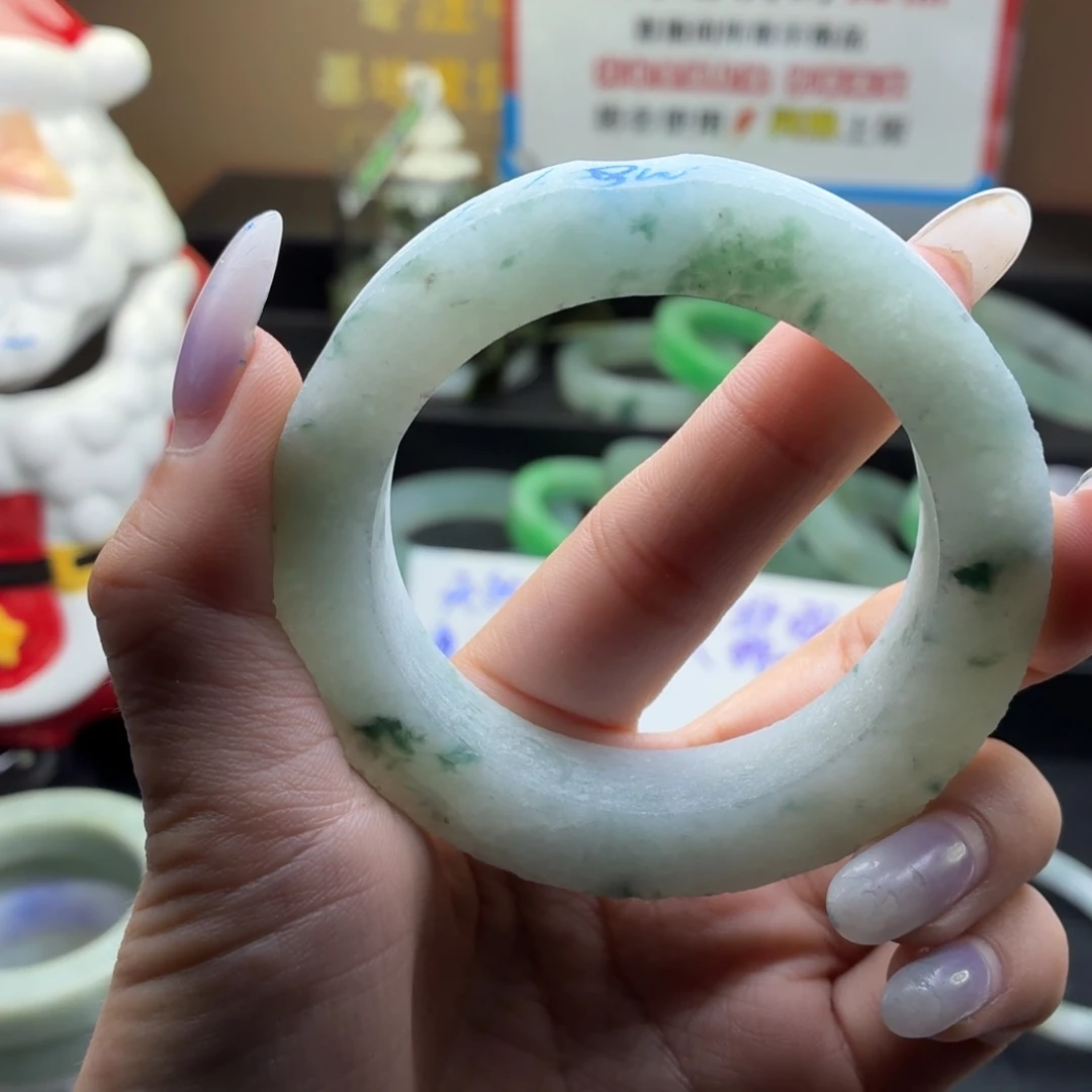 冬***冬定制翡翠未镶嵌翡翠手镯