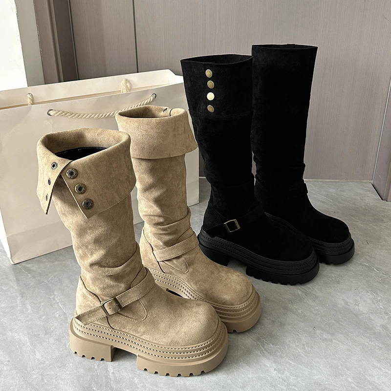 2025秋季新款厚底松糕两穿高筒靴女皮带扣褶皱英伦风绒面骑士靴