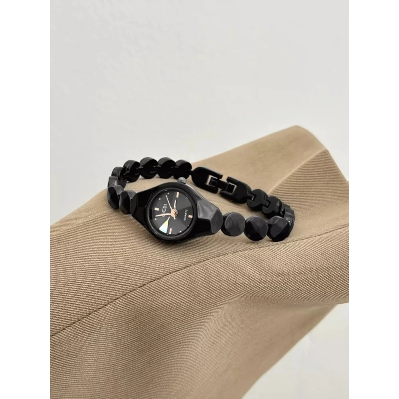 高级感手表女款轻奢小众女士高颜值手表女2024新款小巧精致复古