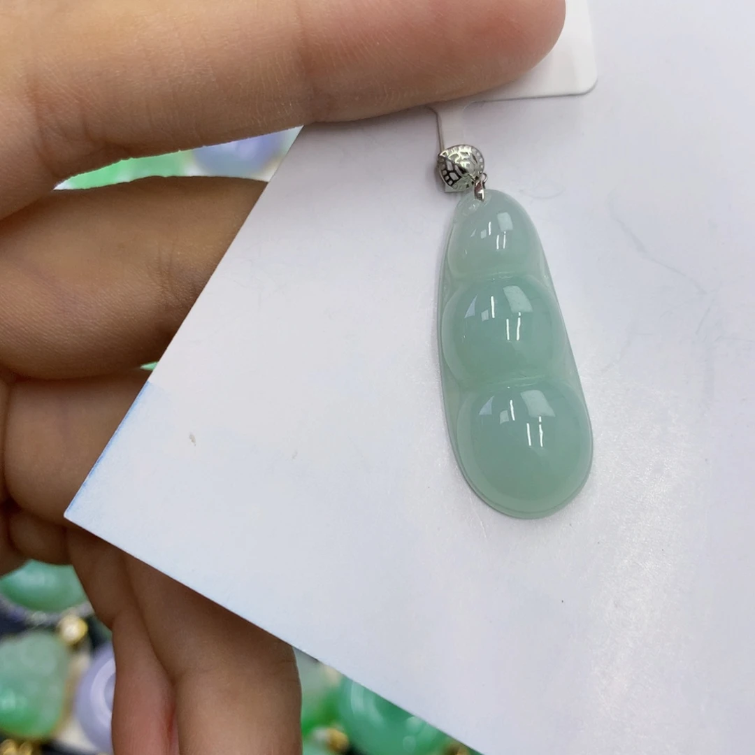 翡翠18K金镶嵌颈饰翡翠