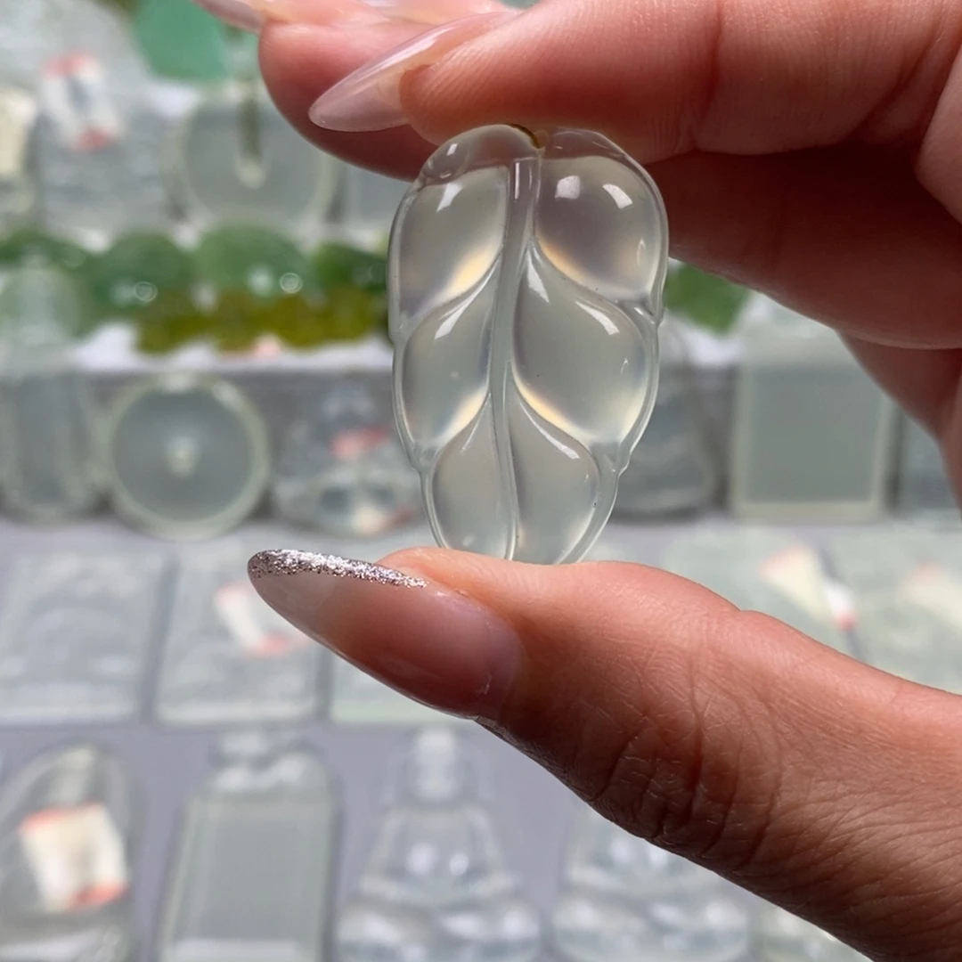 蛇纹石玉未镶嵌车挂