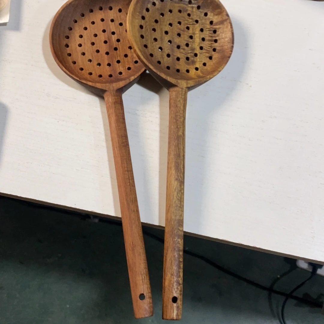 梧***.相思木漏勺发2个呢