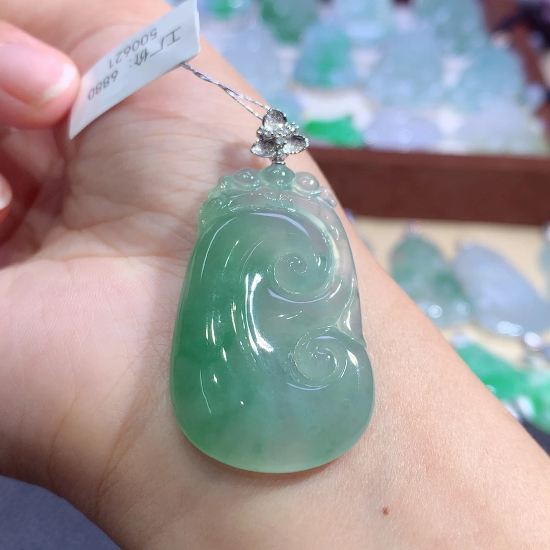 颈饰18K金镶嵌翡翠翡翠