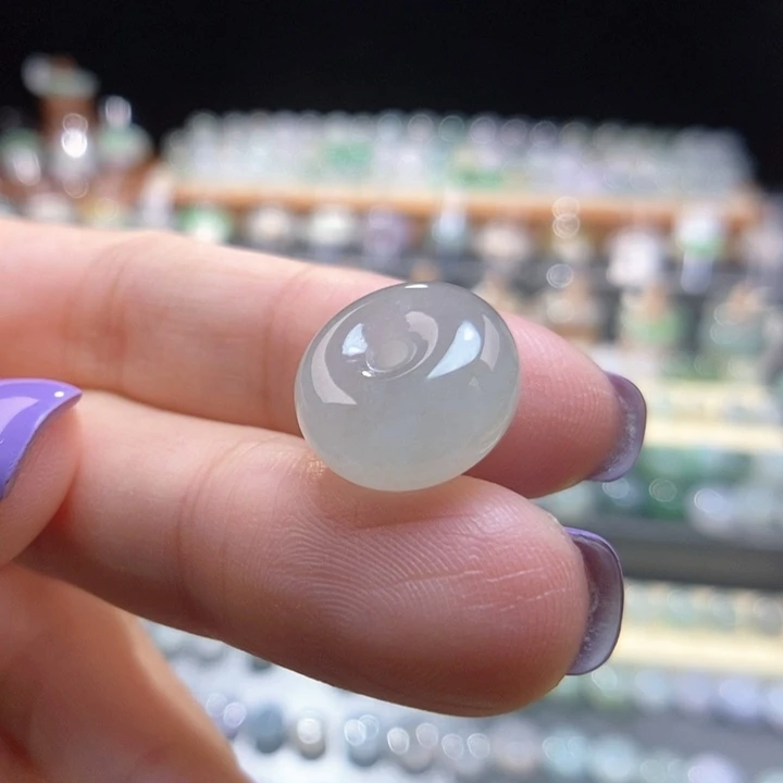 翡翠未镶嵌颈饰冰糖黄