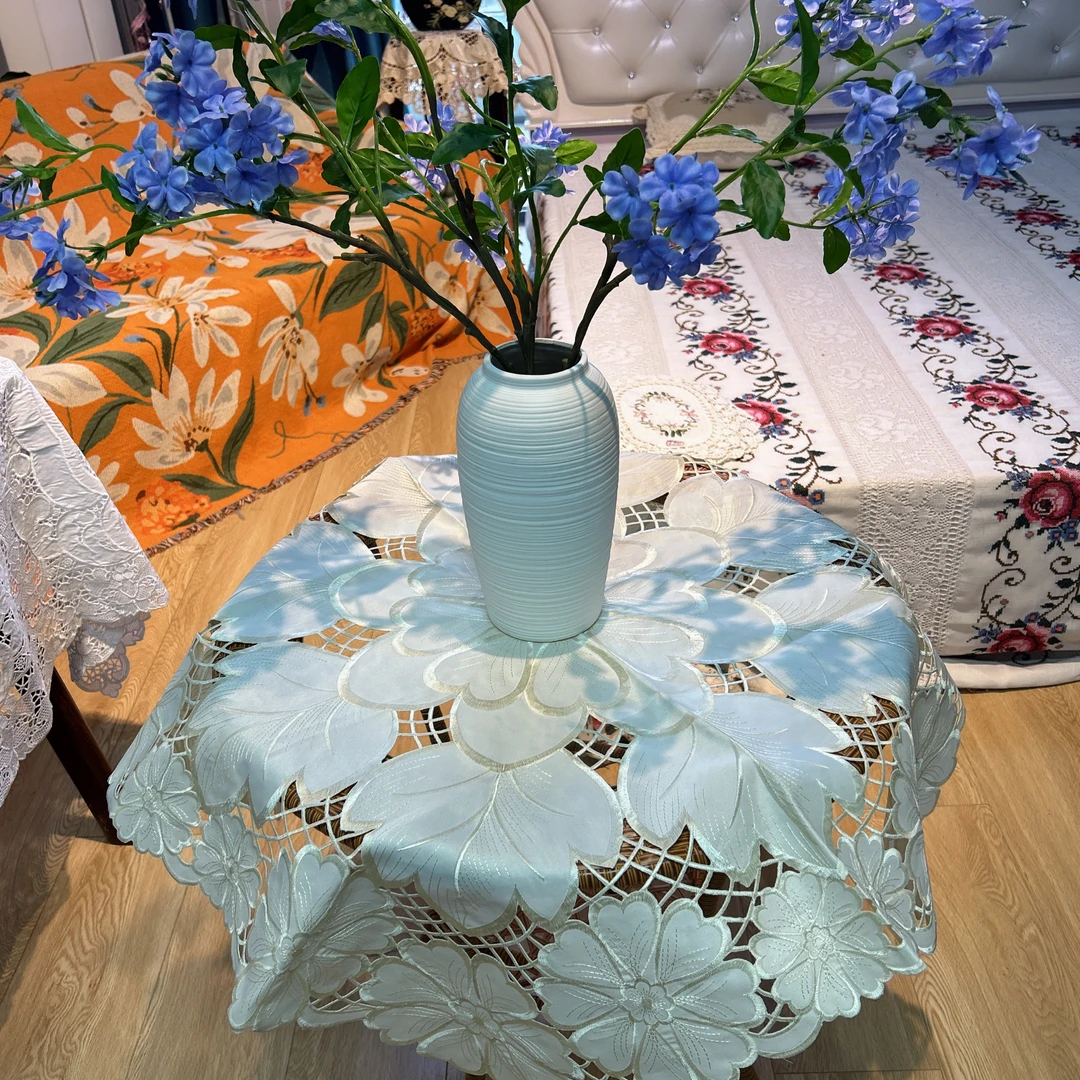 A24-43贡缎（85cm）米白色中心大花镂空盖巾