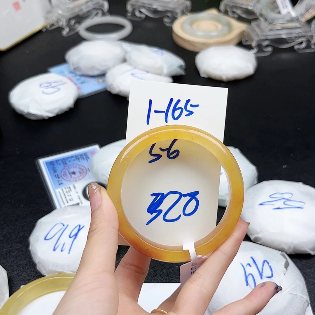 未镶嵌手镯石英质玉1.165