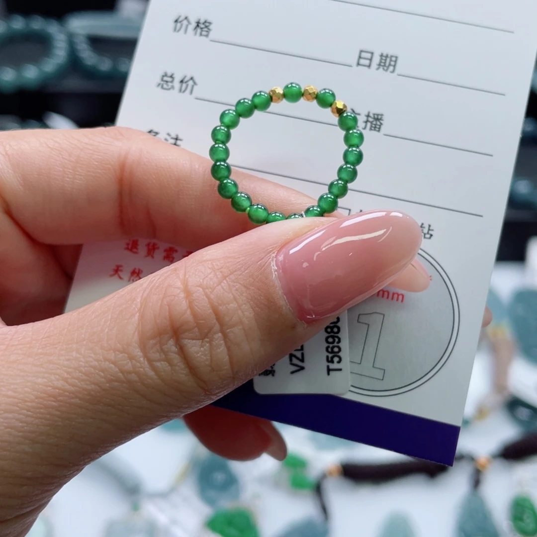 翡翠未镶嵌颈饰戒圈