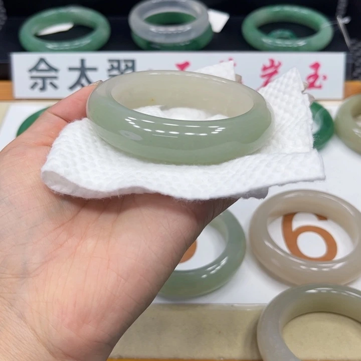 未镶嵌手镯石英质玉小*窝