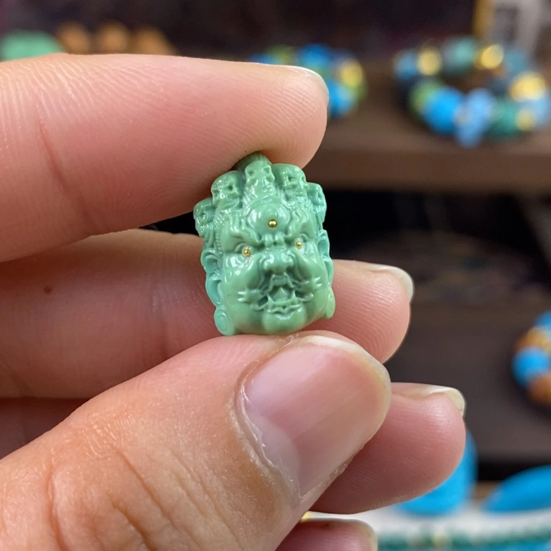 绿松石未镶嵌。黑天