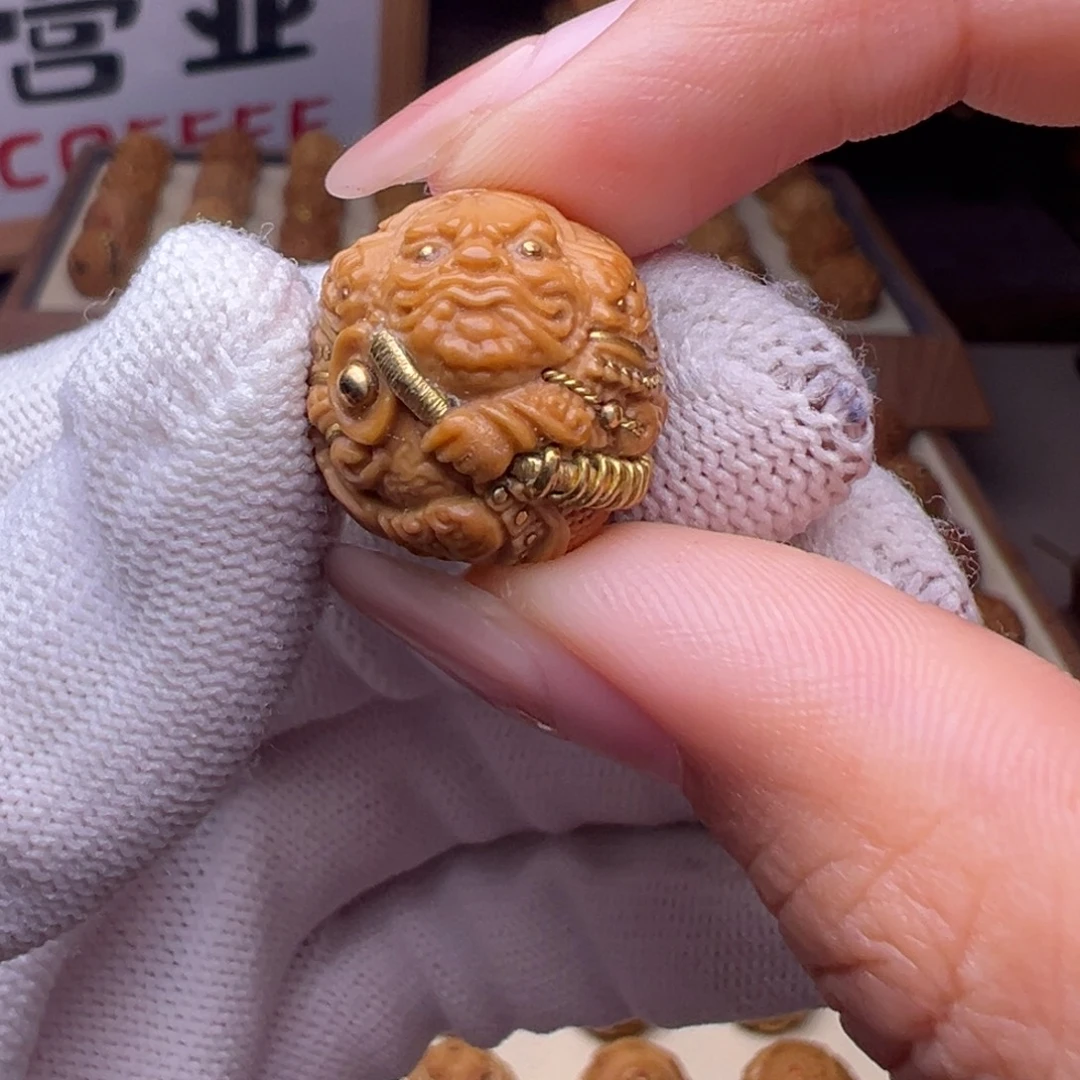 把件猴头核桃镶嵌款侠客金蟾全品有正常封口线