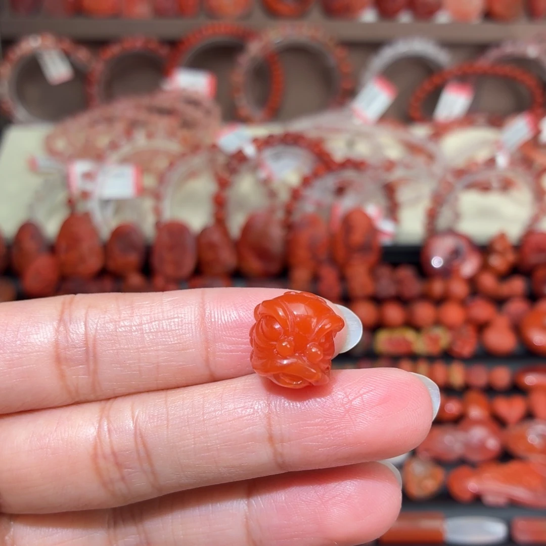 南红玛瑙未镶嵌颈饰醒狮头