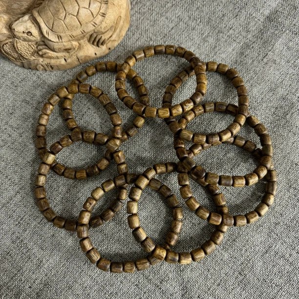 (5海南莺歌绿奇楠黄金油随形桶珠单圈沉香手串-多样性发其一