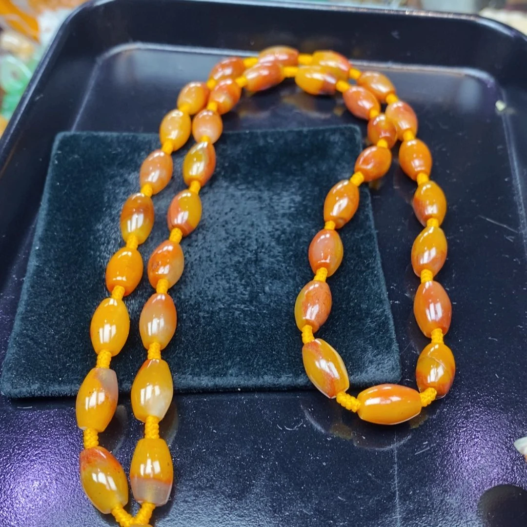 未镶嵌石英质玉（黄龙玉）颈饰