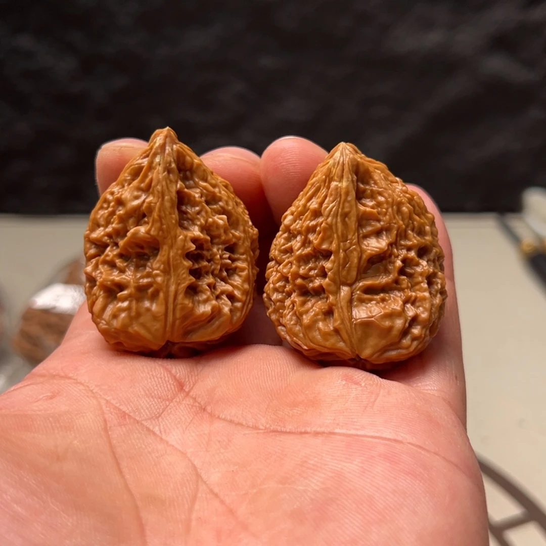 潦***生文玩核桃吊坠南疆半壁浮黄