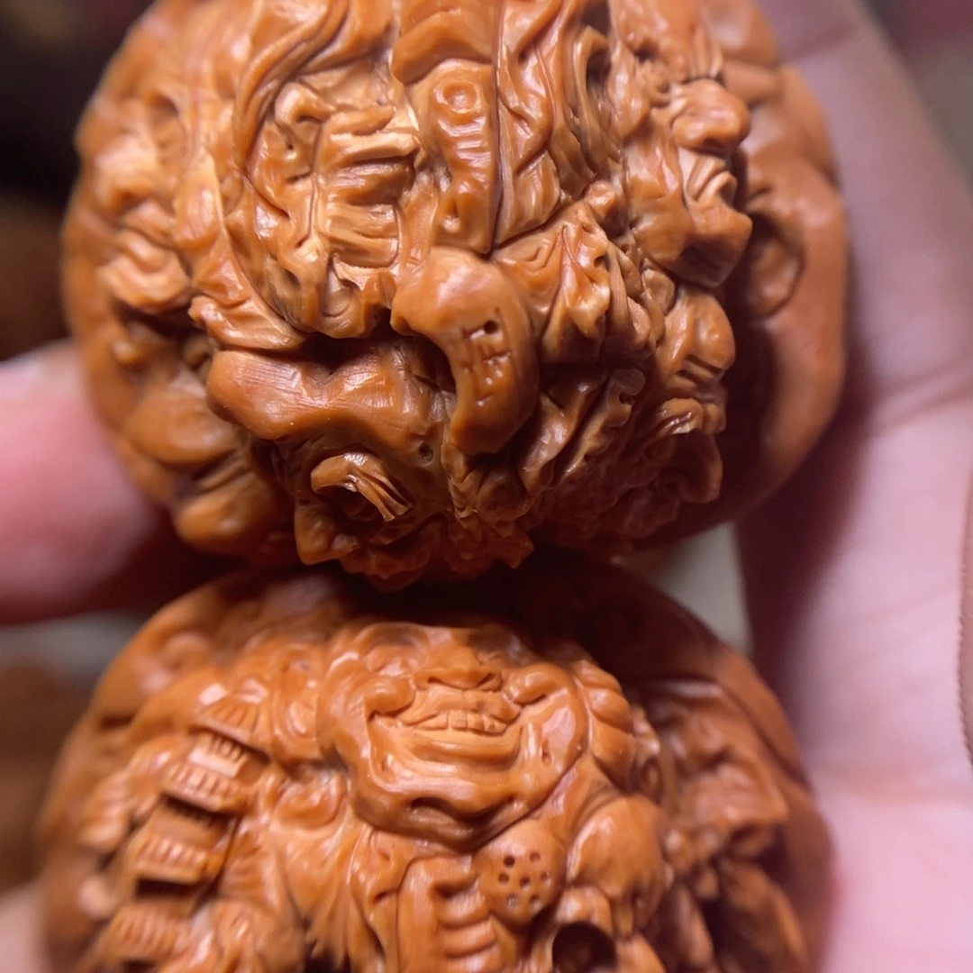 雁****文玩核桃把件纯手工雕刻十八罗汉