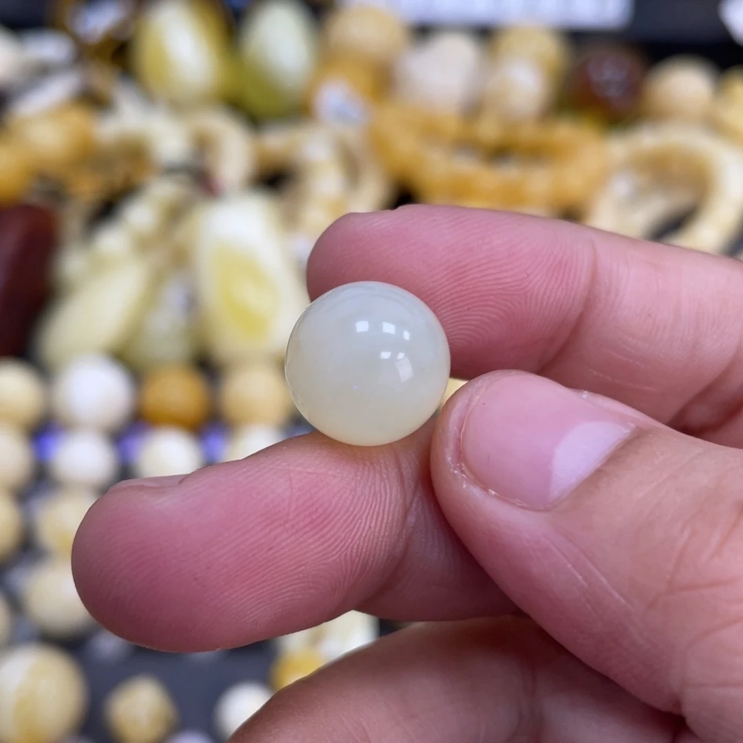 未镶嵌琥珀裸石12.7mm特色荧光
