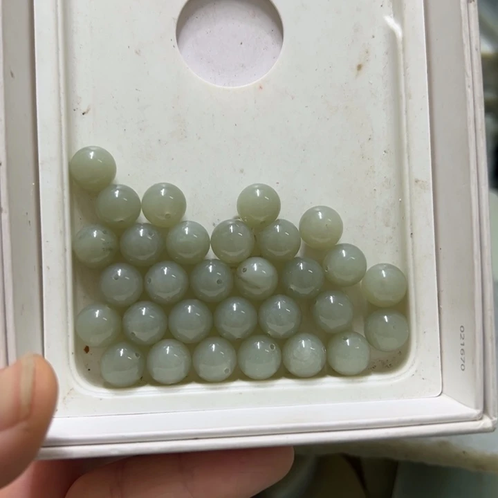 胡***。和田玉（糖玉）未镶嵌手链加工定制