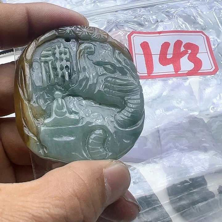 翡翠颈饰未镶嵌霄*