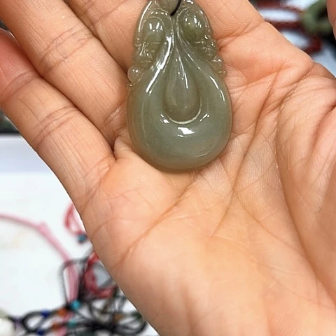 翡翠未镶嵌颈饰挂件