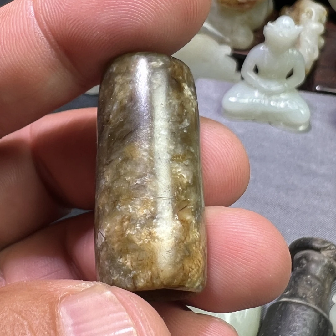 和田玉 文化期 古素面高古勒子古玉传承 3.6*1.6 重10.5克