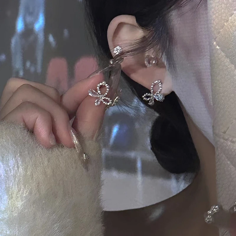 铜合金耳饰 梅姐饰品3322 轻奢设计感蝴蝶耳环女纯欲甜美镂空耳饰