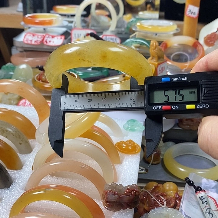 石英质玉（黄龙玉）合金手链