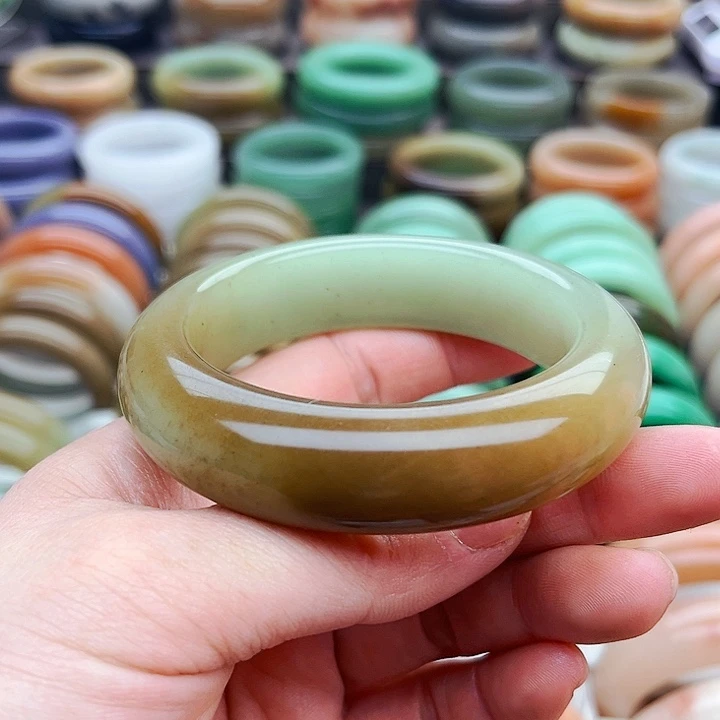 未镶嵌手镯（圆镯）石英质玉