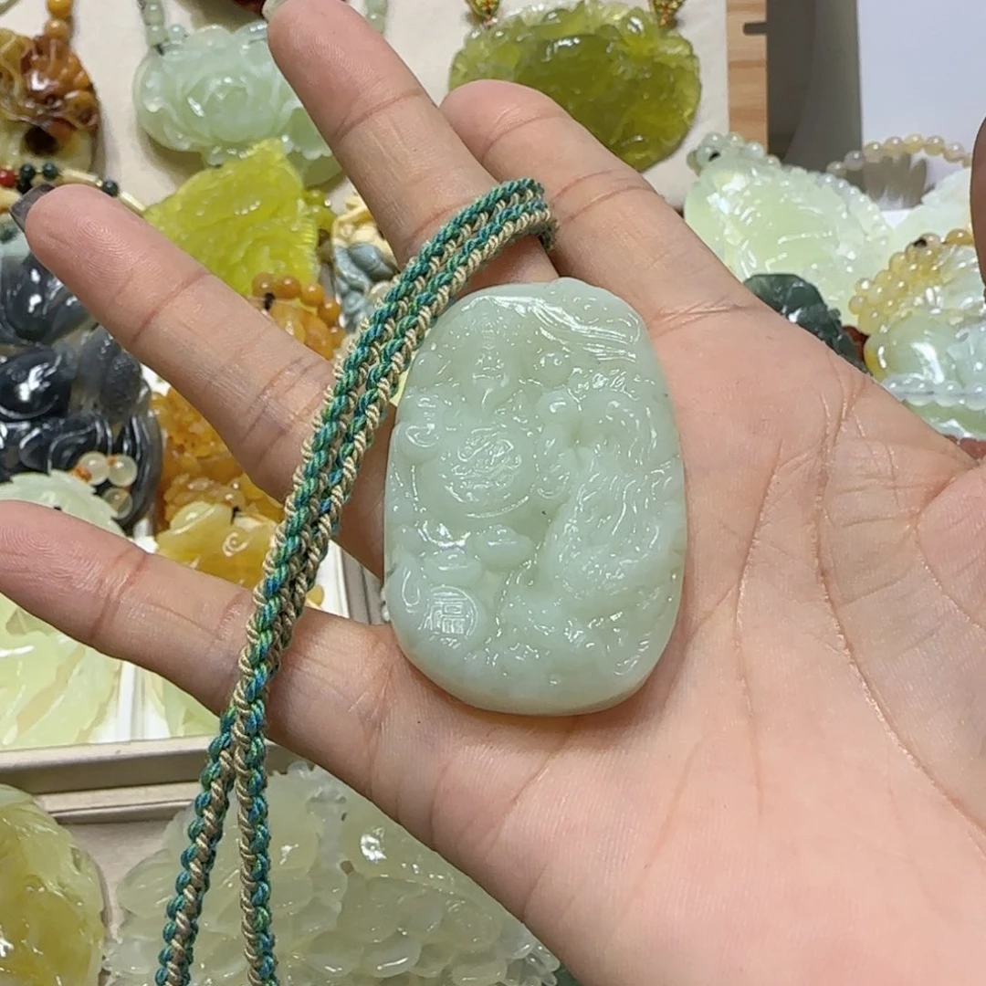 未镶嵌蛇纹石玉吊坠小**碟