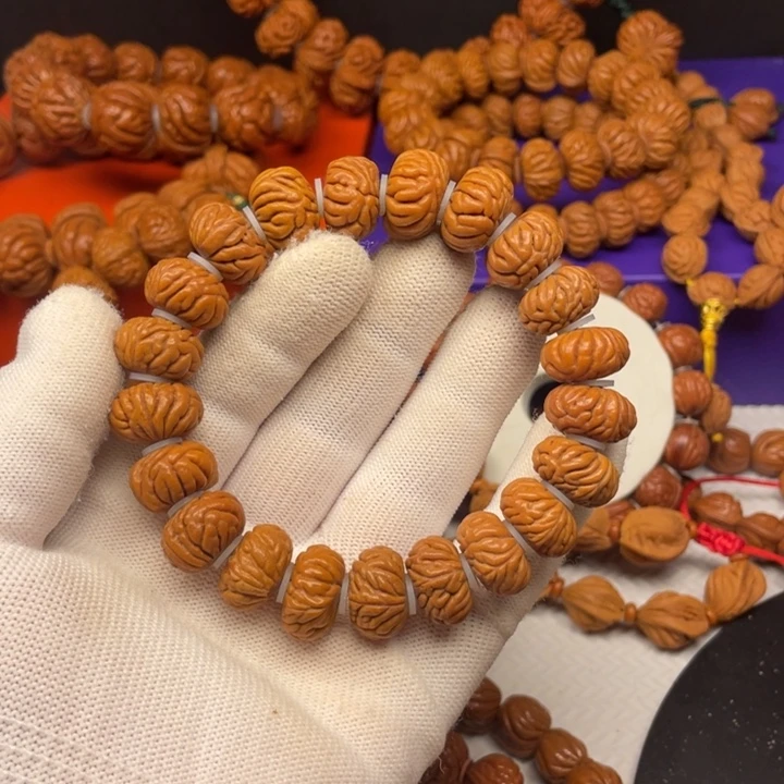 5号链接桃核手串一个