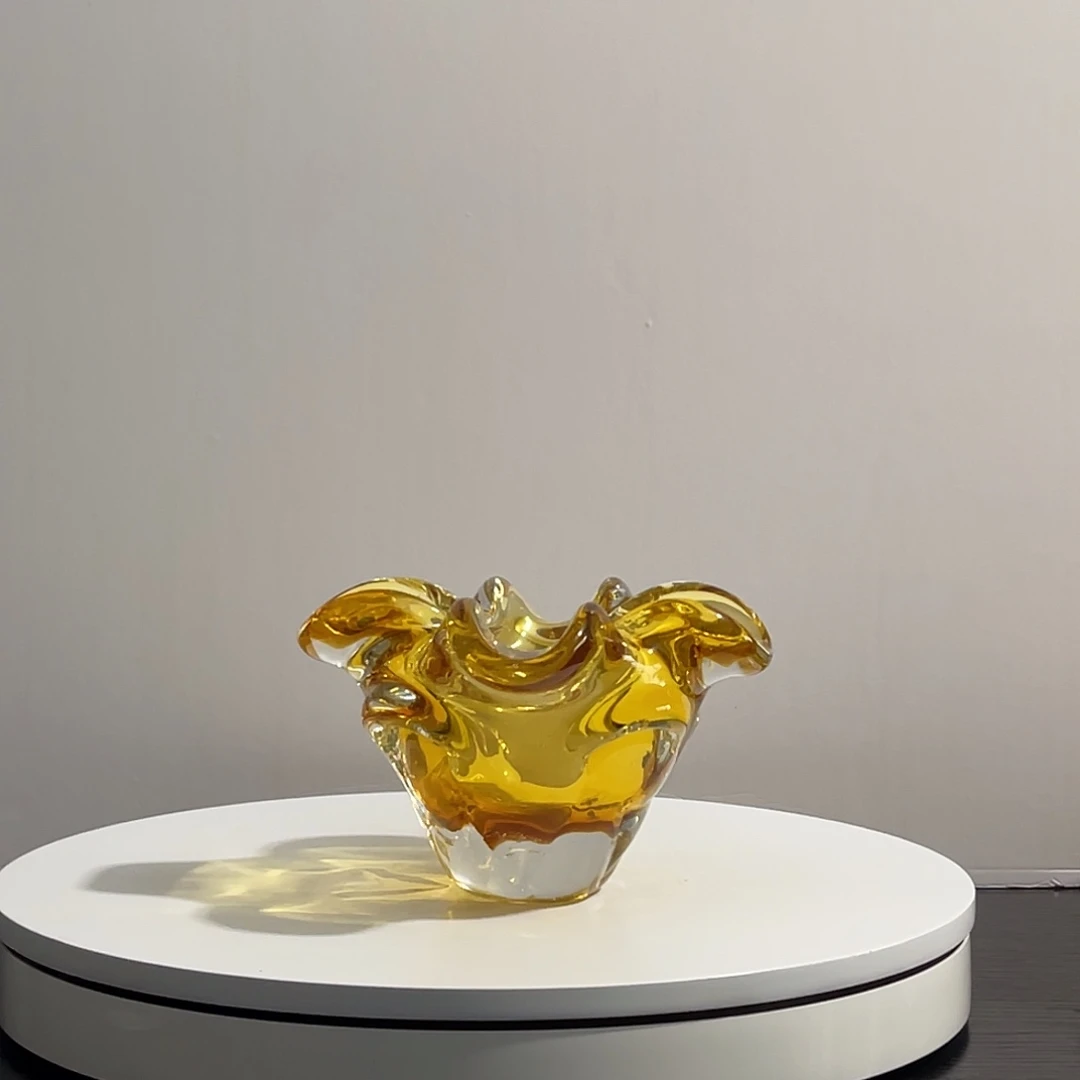 琉璃琥珀色烟灰缸……………………………………