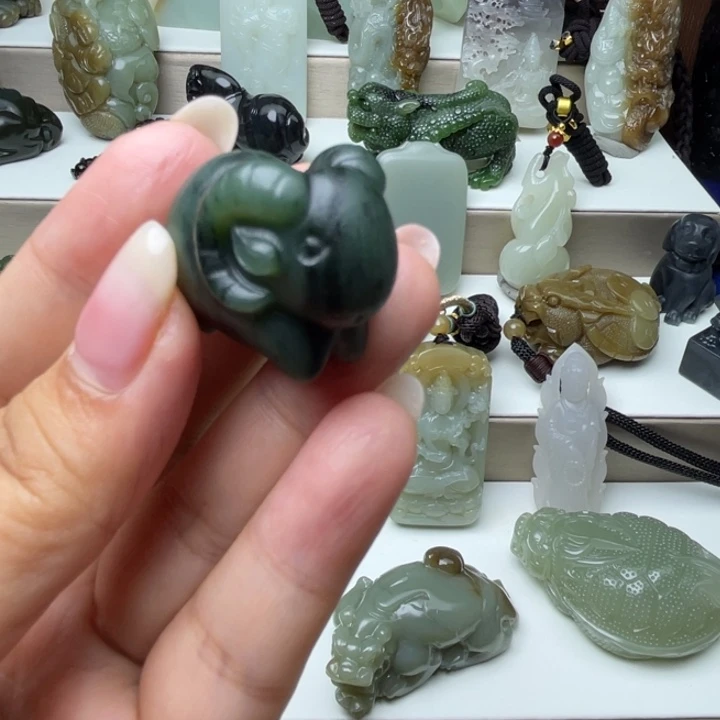 大***游和田玉未镶嵌挂件