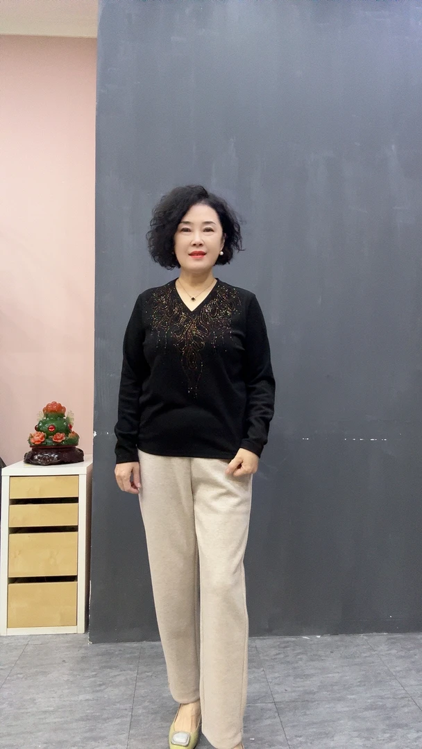 冬季保暖舒适时尚富贵妈妈打底衫