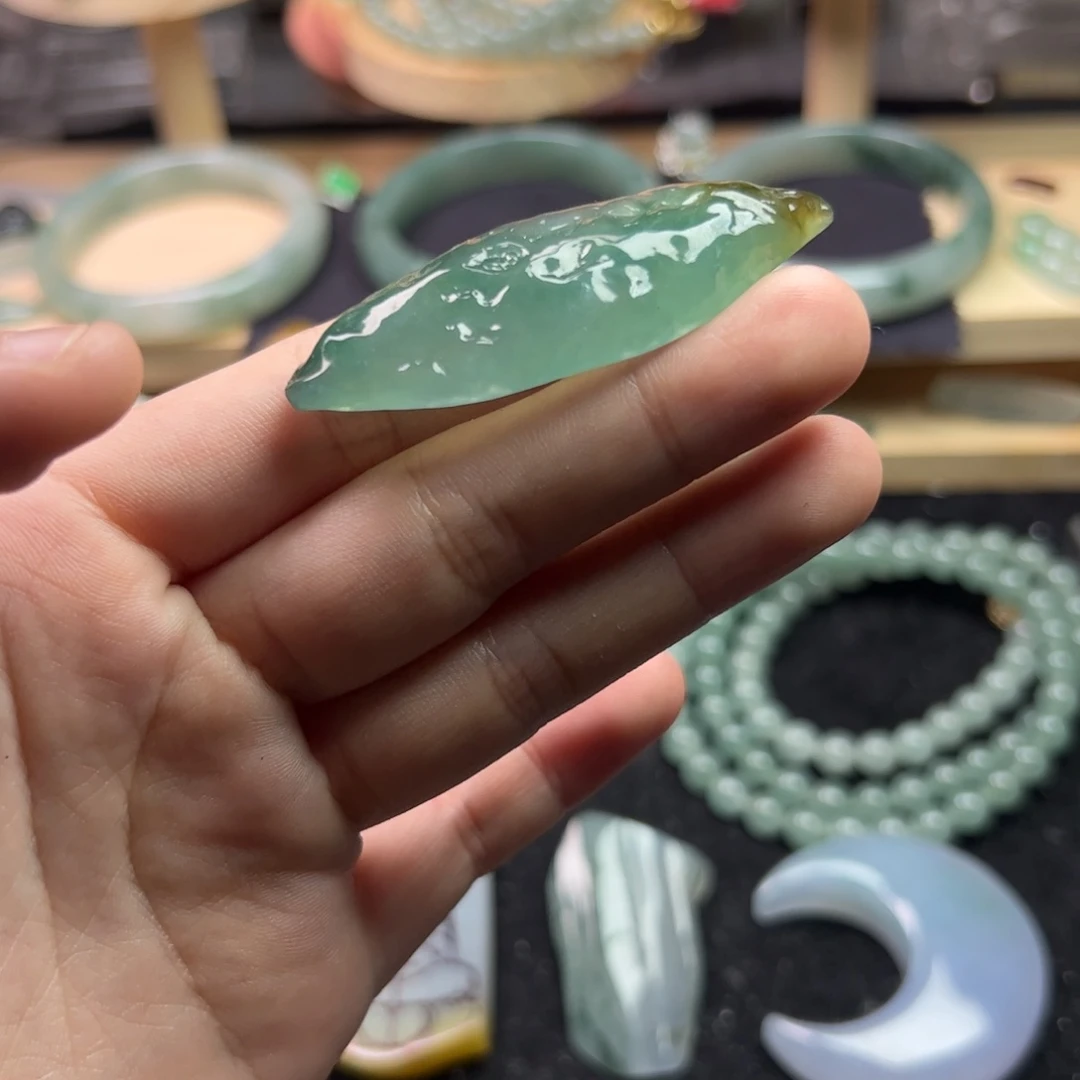 歇***会定制翡翠未镶嵌缅甸天然翡翠定制