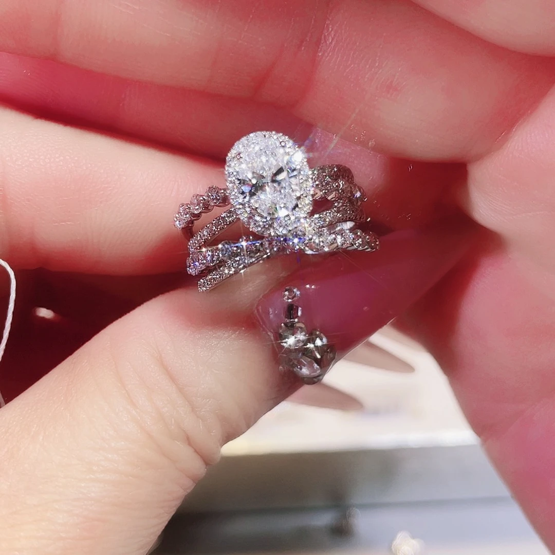 实验室培育钻石18K金镶嵌0.72D-E/VS，12