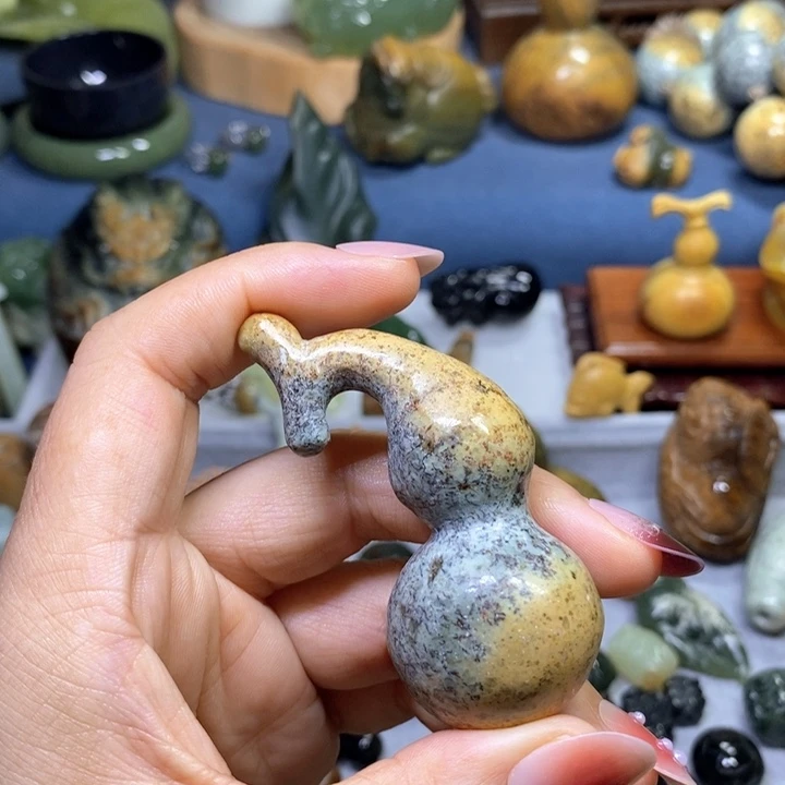 未镶嵌岫岩河磨玉（透闪石质玉）把件
