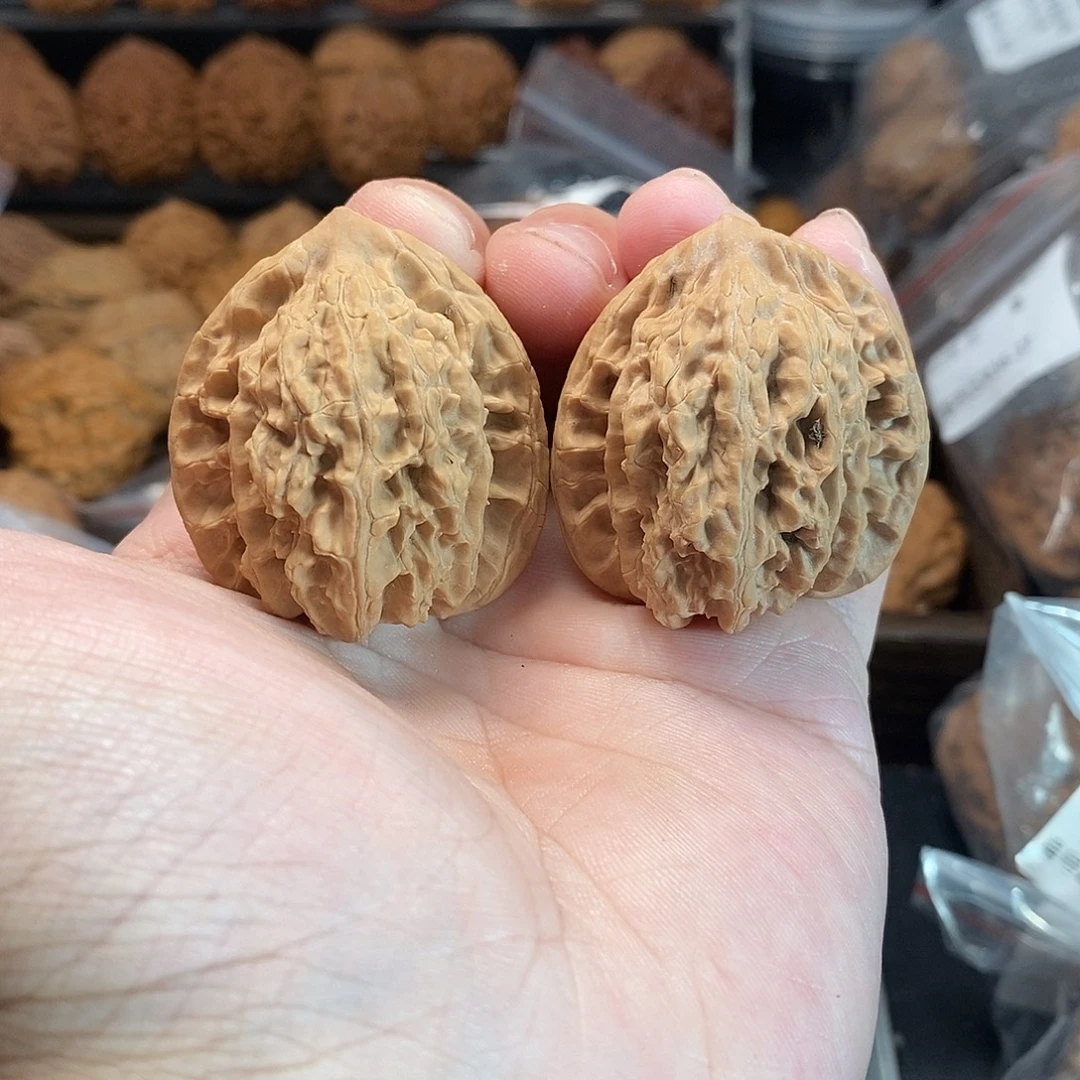 1文玩核桃盘龙虎38-455