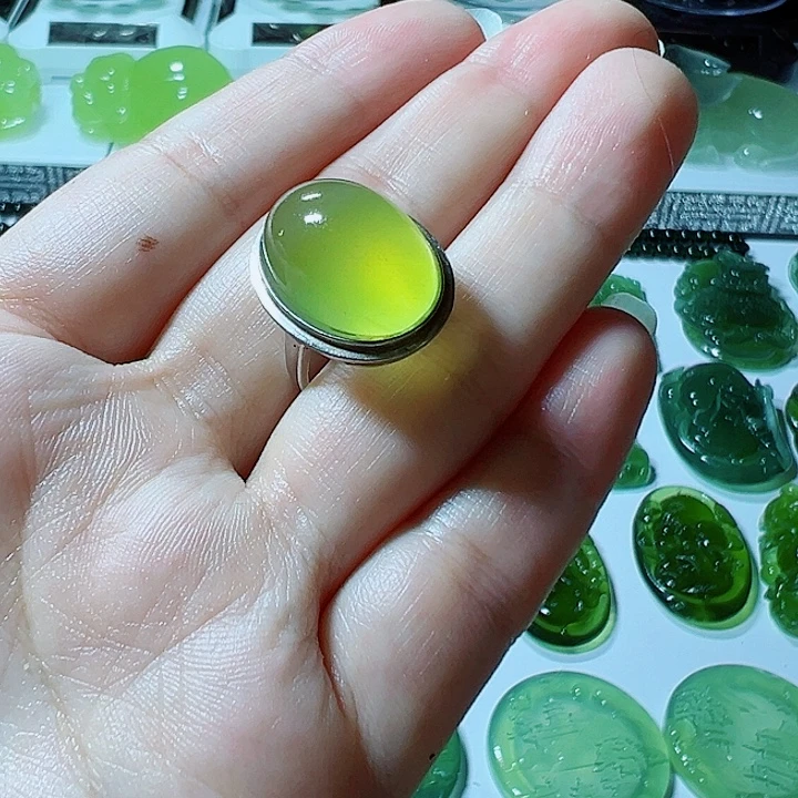 未镶嵌蛇纹石玉颈饰