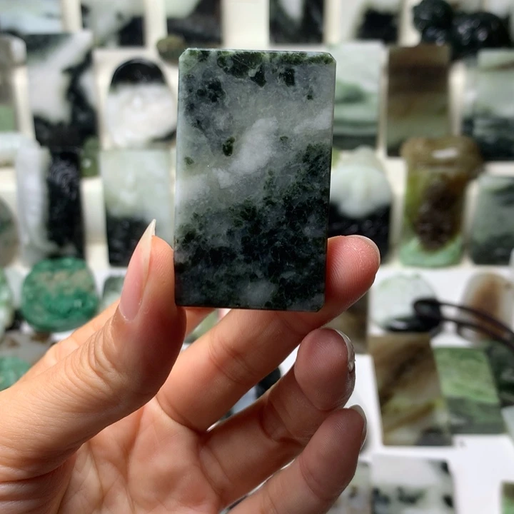 独山玉未镶嵌颈饰