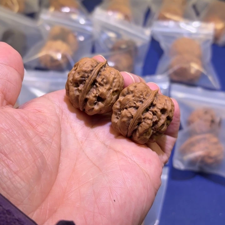 文玩核桃吊坠迷你疙瘩包