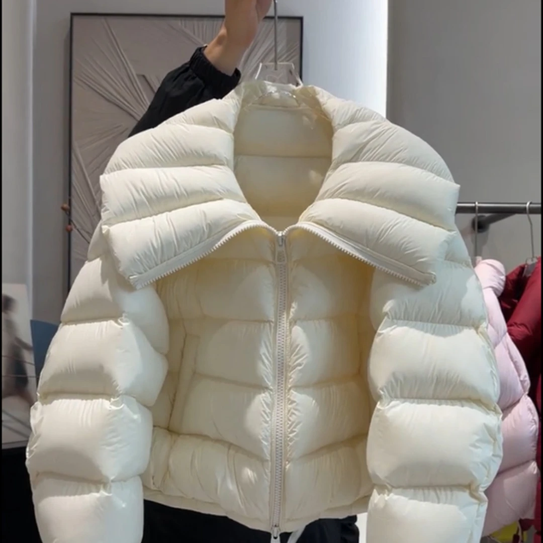 2025冬季新款别致高级感翻领白色羽绒服女时尚短款保暖宽松外套