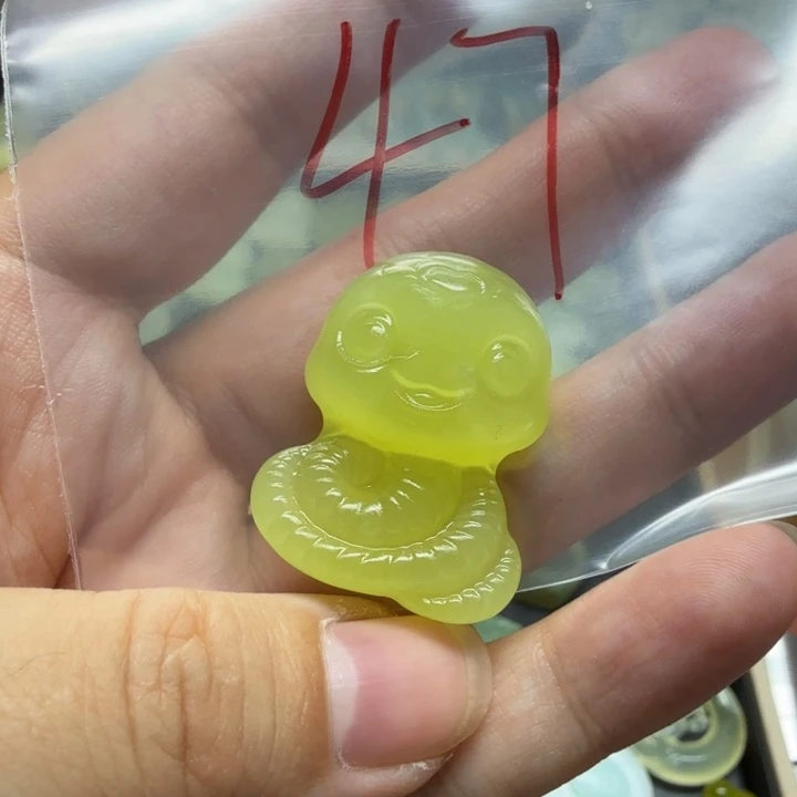 透闪石-蛇纹石玉吊坠未镶嵌