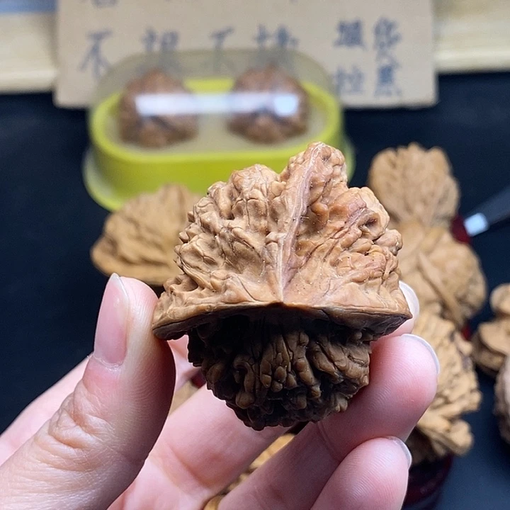 云***客文玩核桃吊坠磕碰瑕疵不退不换