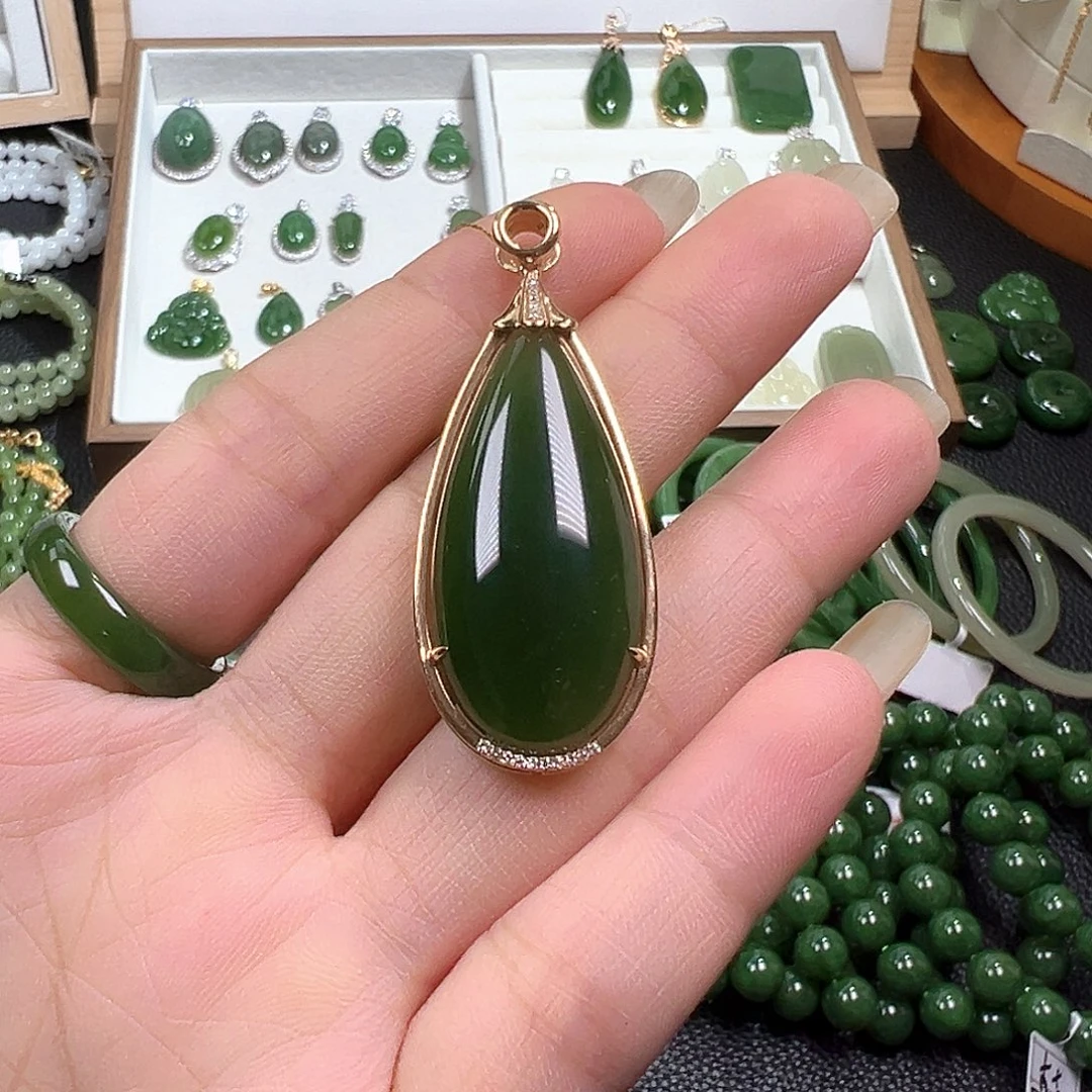颈饰18K金镶嵌和田玉