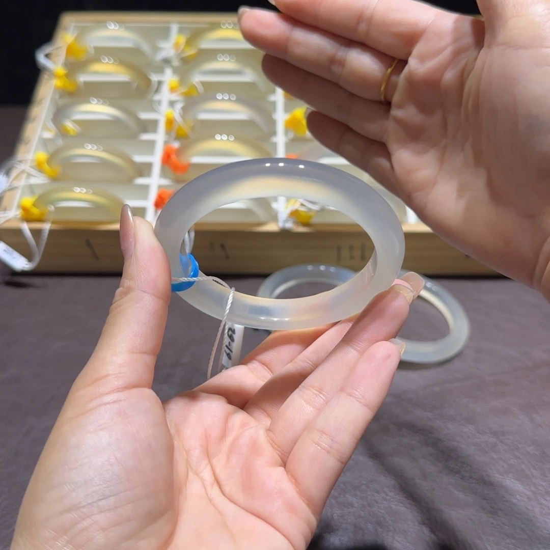 又****手镯玛瑙/玉髓未镶嵌