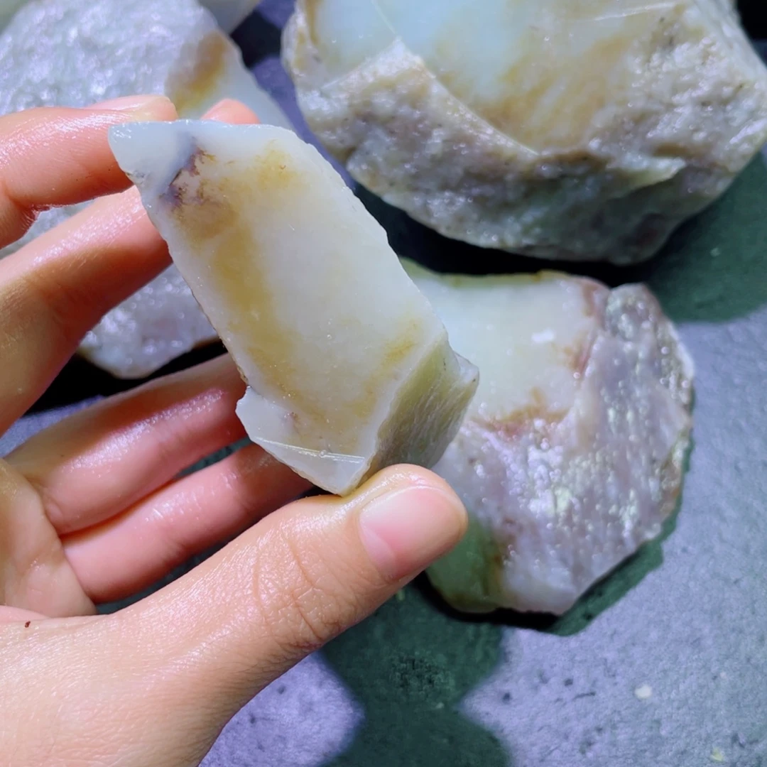 和田玉未镶嵌珠宝半成品