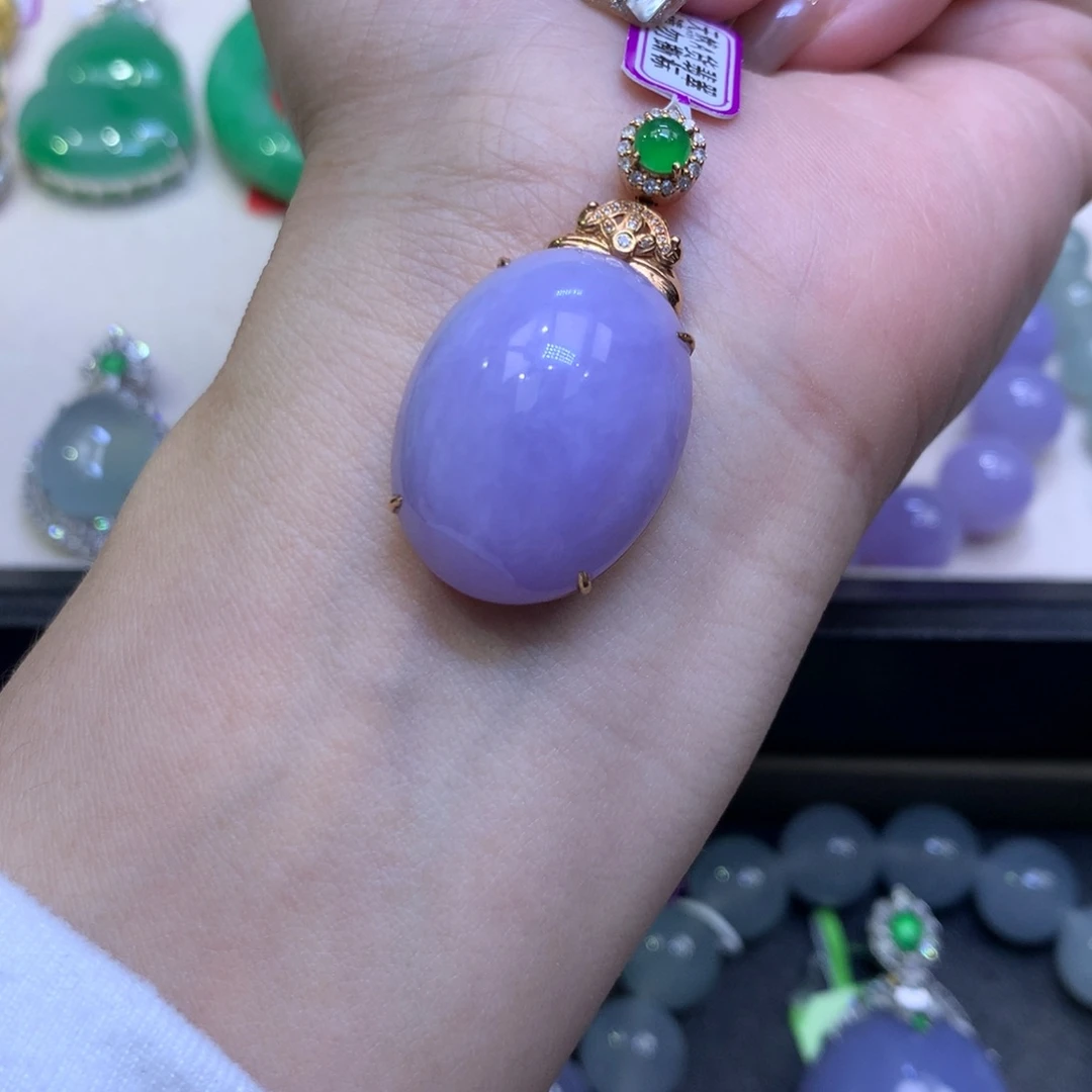 翡翠18K金镶嵌颈饰